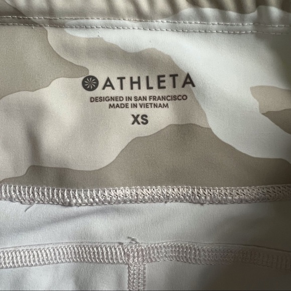 đť…şAthleta Contender Tight 7/8 Athletic Legging White Camo Print Size XS - Picture 5 of 13